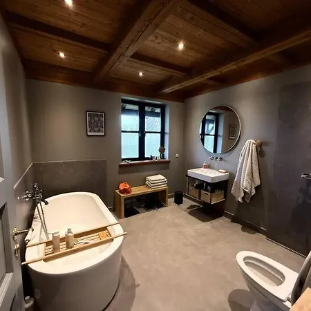 Log House With Views Of Sea Fjord And Semesterbostad